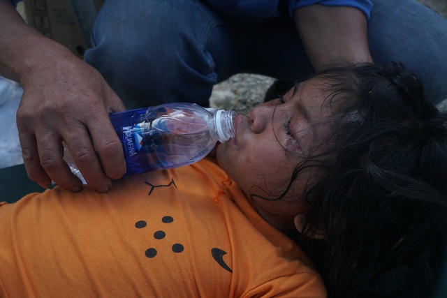 Sạt lở Trà Leng: “Nổ một tiếng lớn rồi bị vùi lấp hết luôn!” - 1