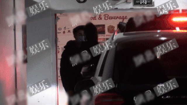 Vợ chồng siêu mẫu áo tắm Hề Mộng Dao chiến tranh lạnh - 1