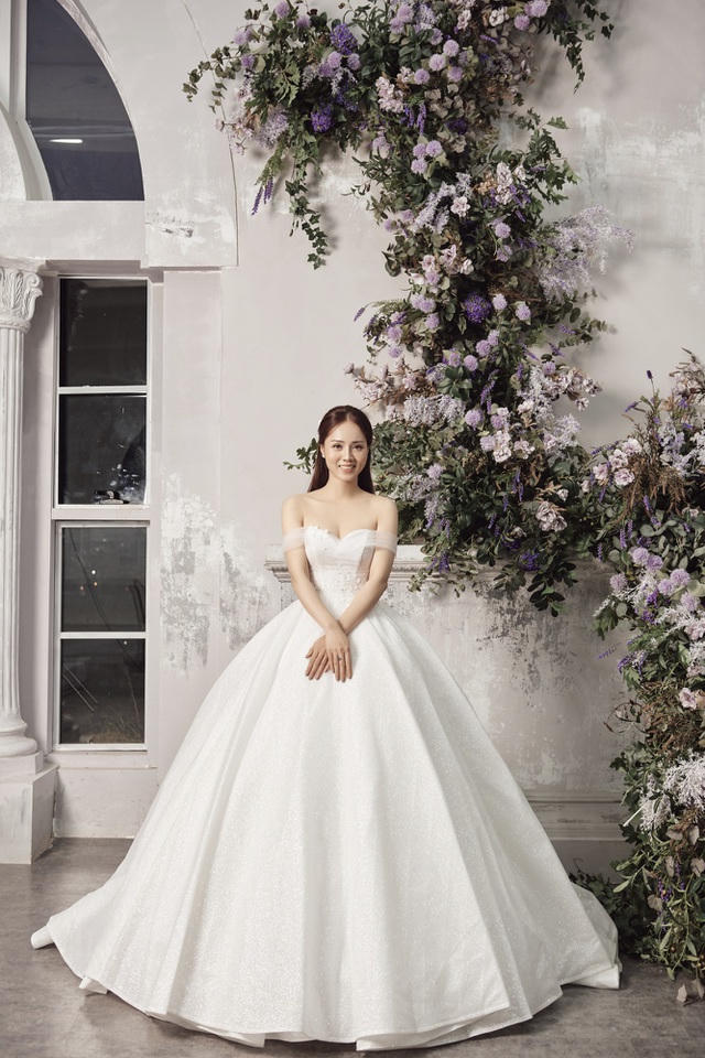 Á hậu Thuỵ Vân hứa chọn váy cưới cho bạn gái NSND Công Lý ngày lên xe hoa - 10