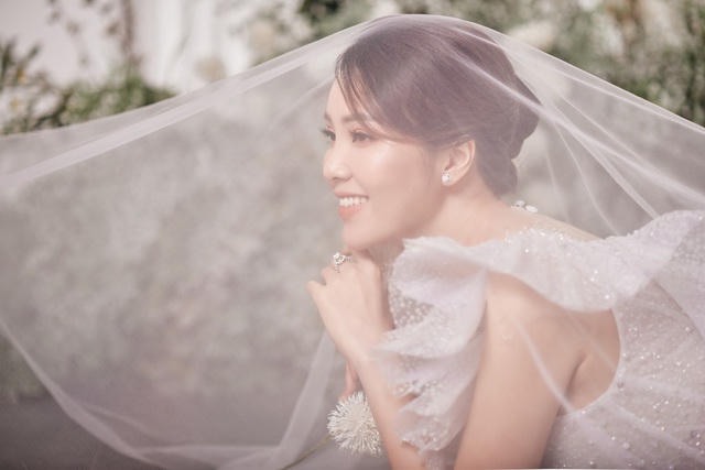 Á hậu Thuỵ Vân hứa chọn váy cưới cho bạn gái NSND Công Lý ngày lên xe hoa - 7