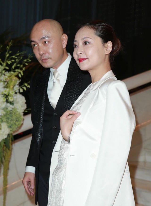 “Vua hài” Trương Vệ Kiện tiết lộ từng bị vợ “ép cưới” - 10