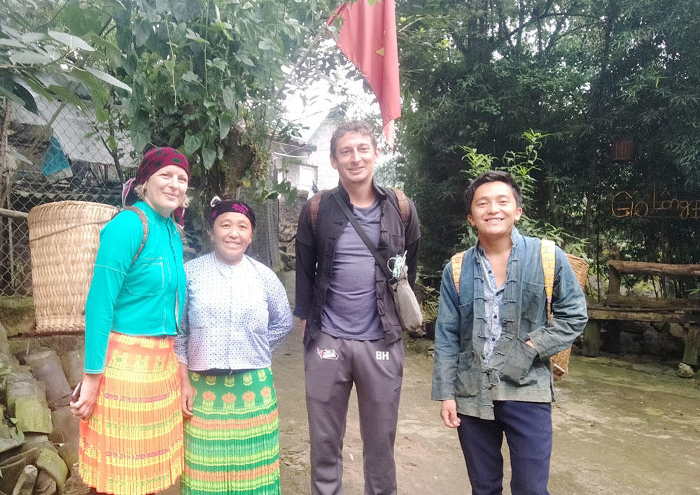 Khách Tây bất ngờ đến nhà, chàng trai H'Mông 'trúng' lớn