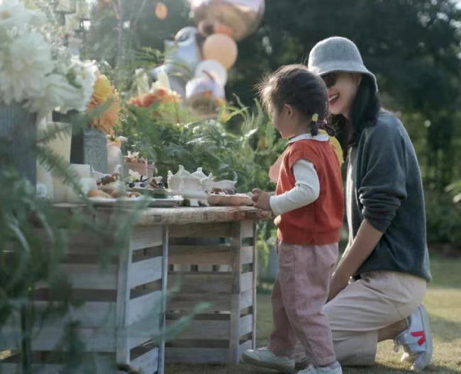 Vợ và con gái Tưởng Phàm.