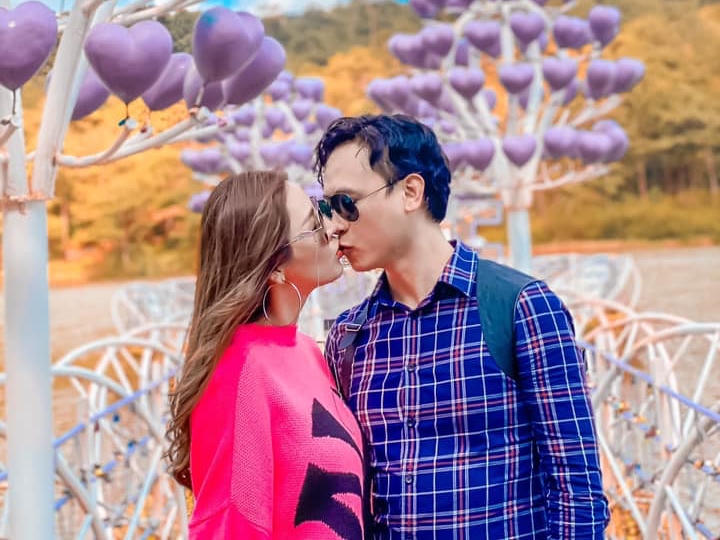 Thời gian rảnh, cả hai thường đi du lịch cùng nhau, trong đó có chuyến đi ở Đà Lạt hồi tháng 8.