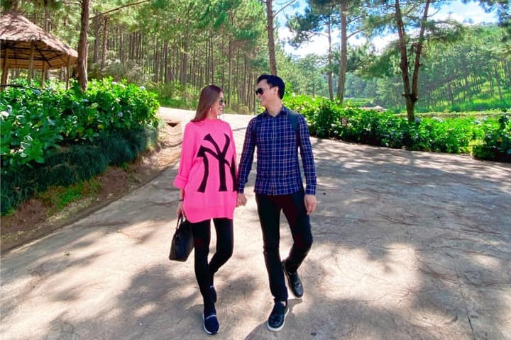 Thời gian rảnh, cả hai thường đi du lịch cùng nhau, trong đó có chuyến đi ở Đà Lạt hồi tháng 8.