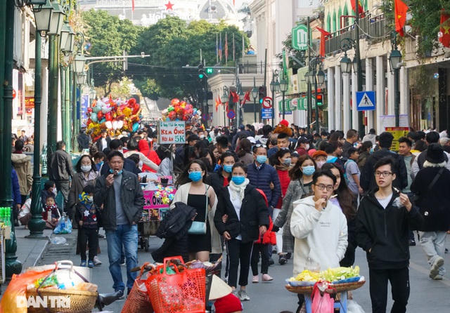 Các khu vui chơi ở Hà Nội đông nghịt người ngày đầu năm mới - 2