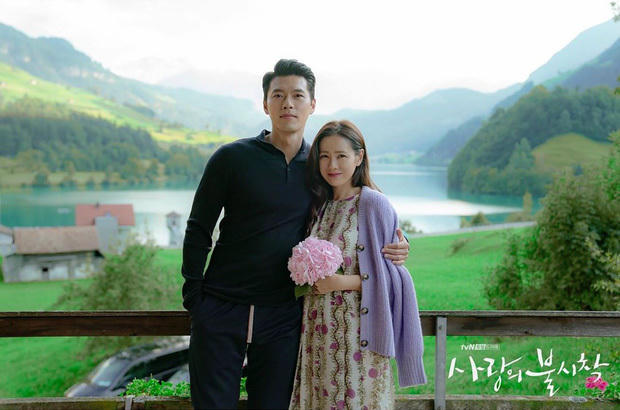 Son Ye Jin - Hyun Bin: Từ bạn diễn ăn ý 'Hạ cánh nơi anh' đến tình nhân