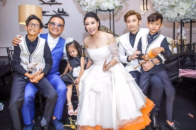 Cuộc đời truân chuyên của ba hoa hậu Việt sinh năm 1976 - Ảnh 2.