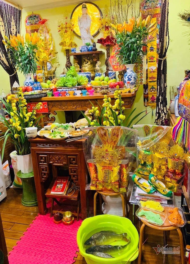 Mâm cỗ cúng Táo Quân của Công Lý, Tự Long, Hoàng Trang VTV