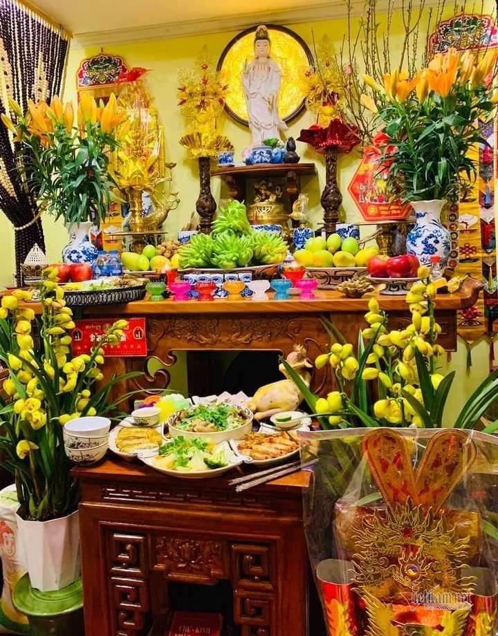 Mâm cỗ cúng Táo Quân của Công Lý, Tự Long, Hoàng Trang VTV