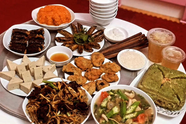 Mâm cỗ cúng Táo Quân của Công Lý, Tự Long, Hoàng Trang VTV