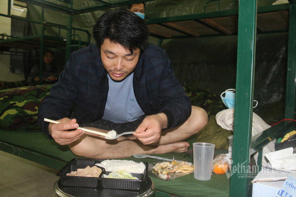 Bữa ăn 100 nghìn đồng mỗi ngày của người Hà Nội trong khu cách ly