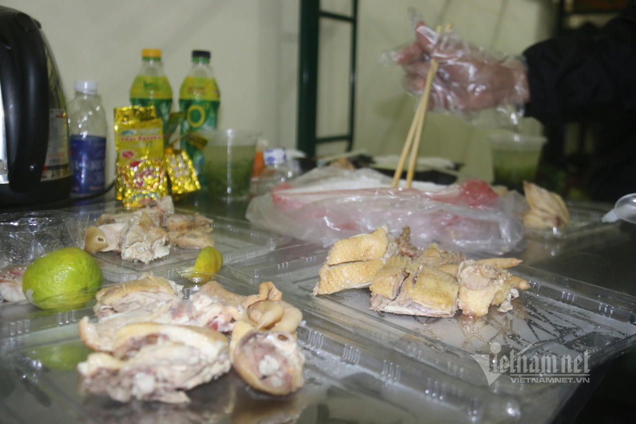 Bữa ăn 100 nghìn đồng mỗi ngày của người Hà Nội trong khu cách ly