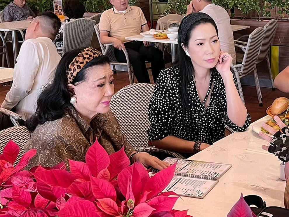 Thương Tín được tặng xe sang, lái xe về quê dưỡng bệnh