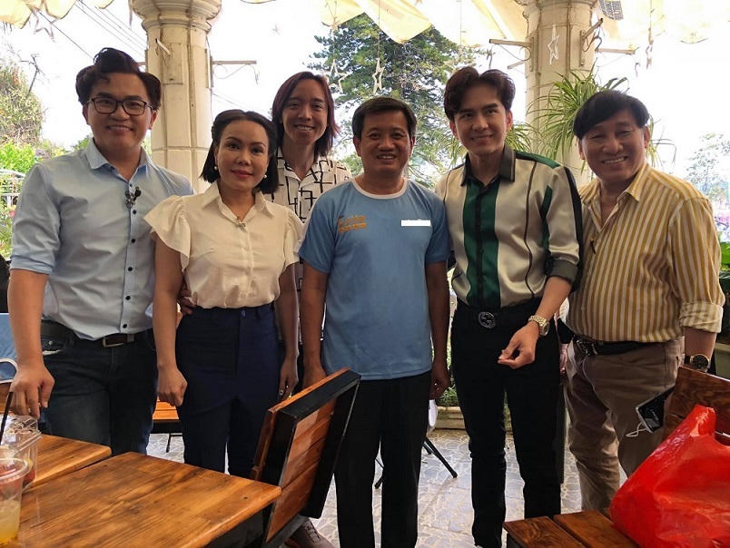 Việt Hương tặng 1,7 tỷ đồng cho ông Đoàn Ngọc Hải mua xe cứu thương