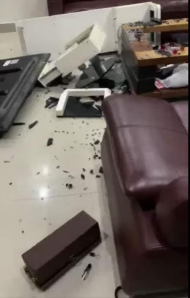 Quế Vân tung clip tố bạn trai đập phá nhà cửa, bỏ đi vì người phụ nữ khác - 2