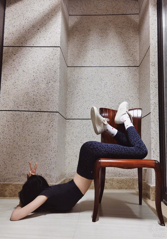 Dương Mịch mở màn trào lưu khoe eo độc đáo - 1