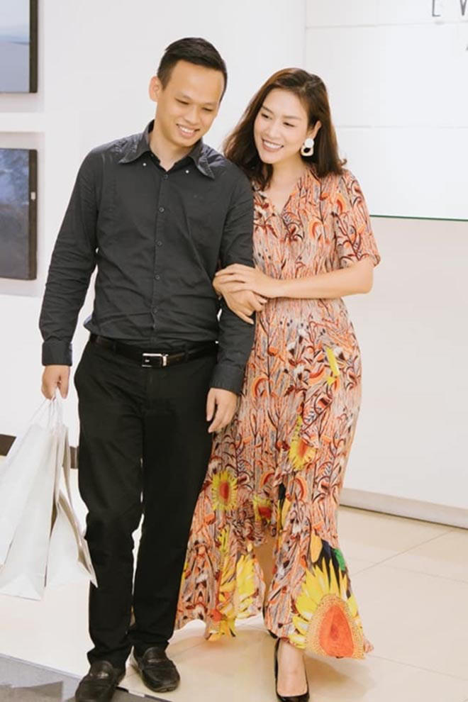 Bất ngờ về "người đàn ông quyền lực" kín tiếng đằng sau diễn viên Hà Hương - “Nguyệt thảo mai" - Ảnh 2.