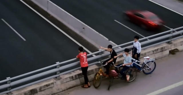 Bốn học sinh ném đá vỡ kính ô tô trên cao tốc Hà Nội - Hải Phòng - 2