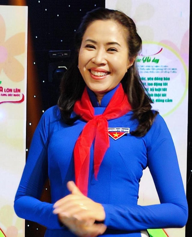 MC Quỳnh Hoa, Quốc Bình thức xuyên đêm hỗ trợ công tác lấy mẫu xét nghiệm - 4