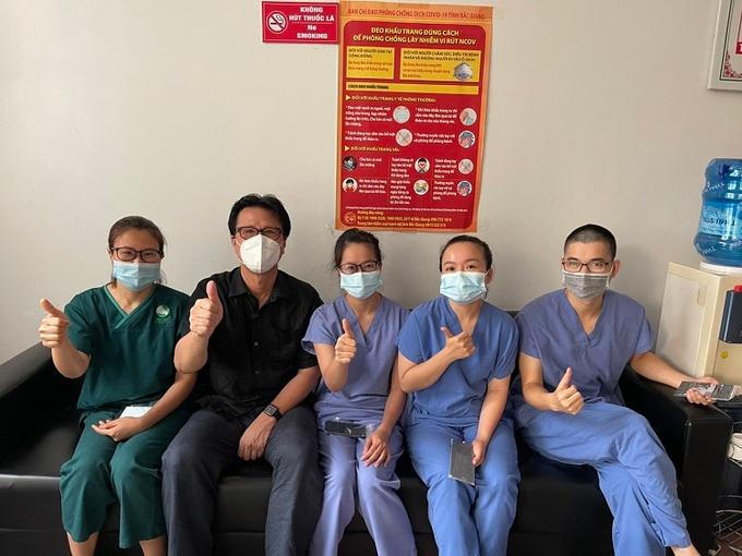 Ông giám đốc trốn vợ đi tình nguyện