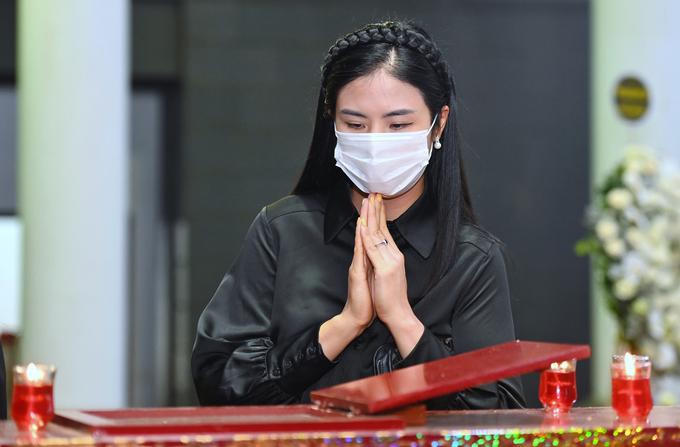 Người thân, bạn bè đưa tiễn hoa hậu Thu Thủy