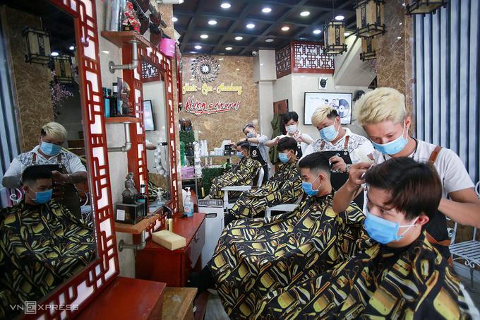 Nhiều tỉnh nới lỏng giãn cách xã hội