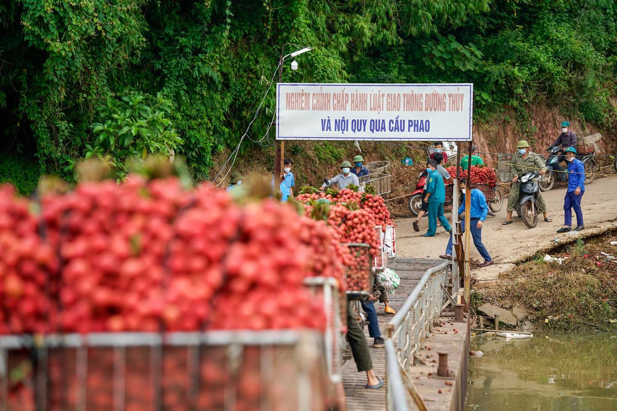 Cây cầu 'tử thần' với người bán vải ở Bắc Giang