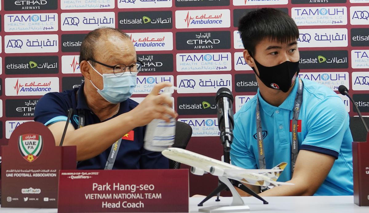 HLV Park Hang-seo gay gắt với phóng viên của UAE