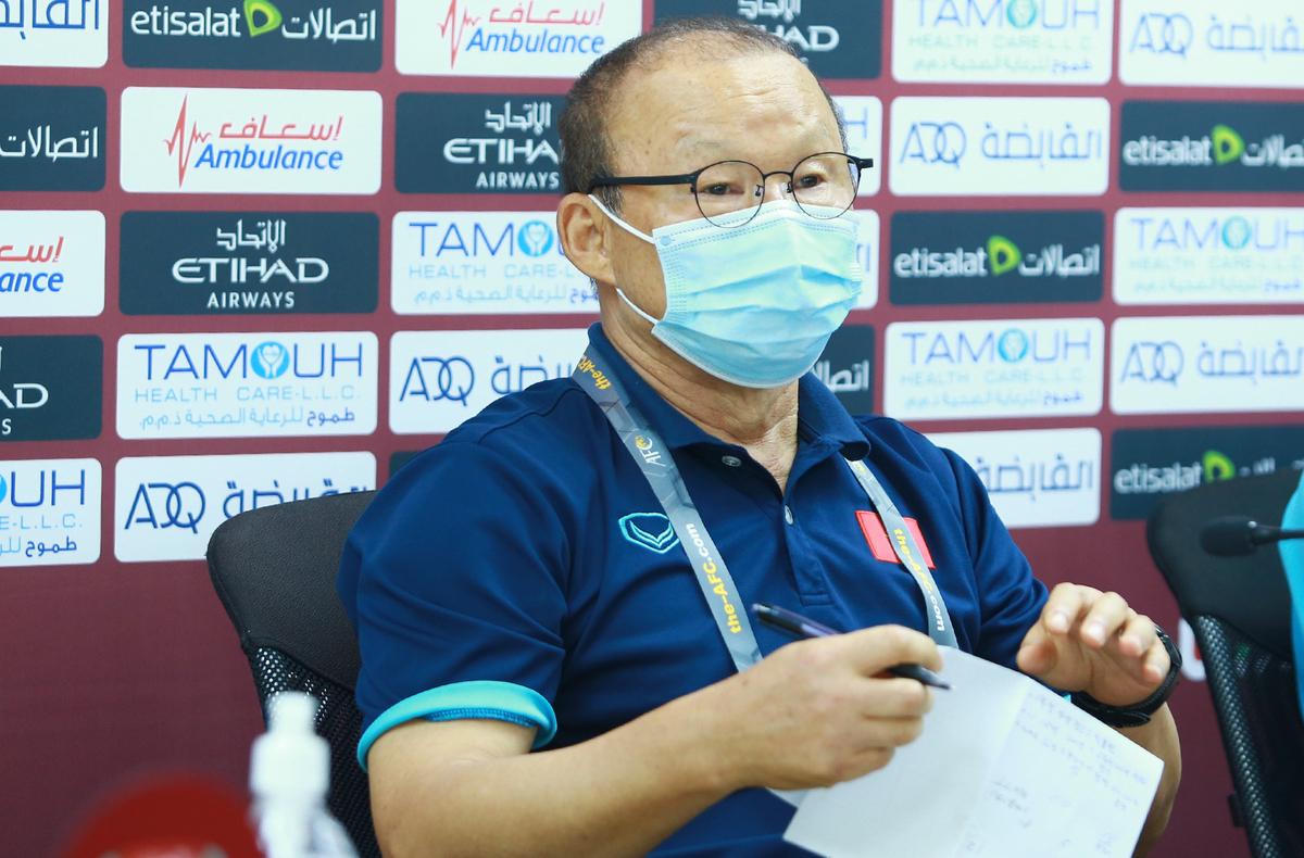 HLV Park Hang-seo gay gắt với phóng viên của UAE