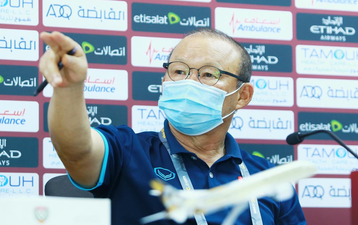 HLV Park Hang-seo gay gắt với phóng viên của UAE