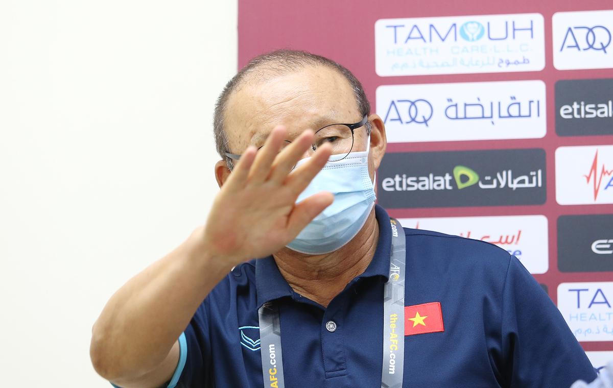 HLV Park Hang-seo gay gắt với phóng viên của UAE