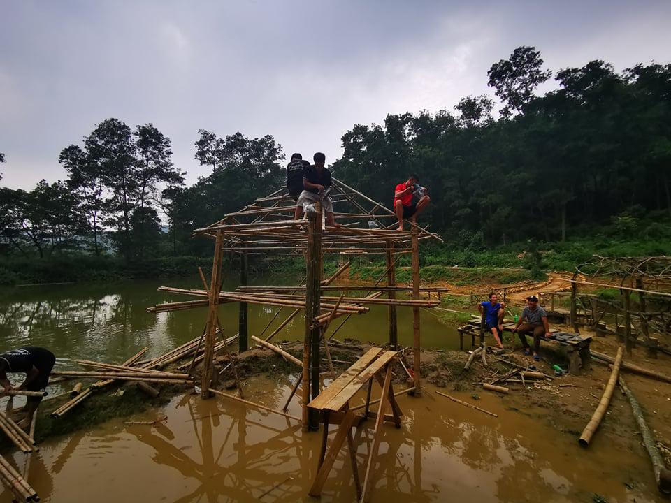 Chàng trai vào rừng làm 'ngôi nhà không của ai cả'