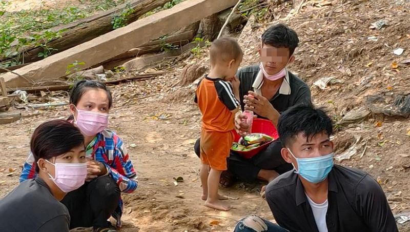 Ngăn gia đình có người nhiễm COVID-19 nhập cảnh trái phép 