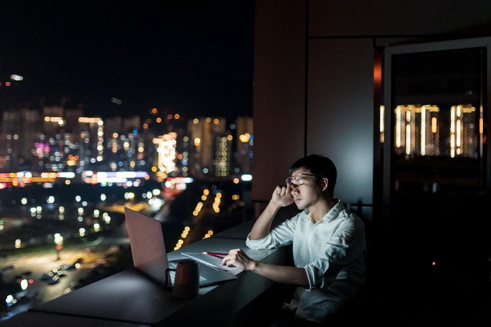 Nhiều người trẻ Trung Quốc đột quỵ, trụy tim vì lao lực