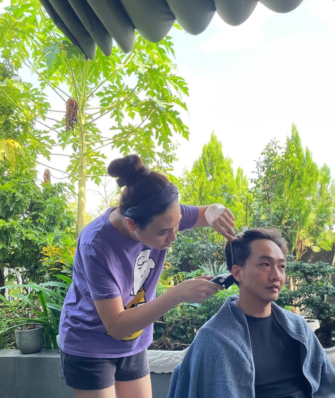 Sao Việt 'mở salon' cắt tóc tại nhà