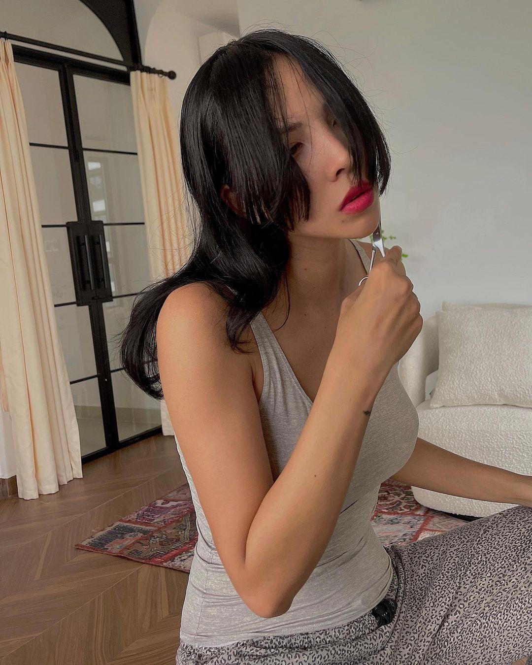 Sao Việt 'mở salon' cắt tóc tại nhà