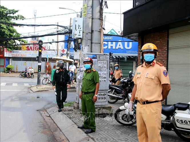 Nhiều cán bộ công an, người dân phải đi cách ly sau khi bắt tử tù mắc COVID-19