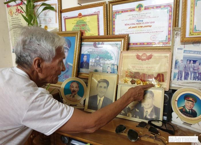 4 mẹ con đạp xe từ Đồng Nai về Nghệ An: Mẹ già ứa nước mắt vừa thương vừa trách con cháu 