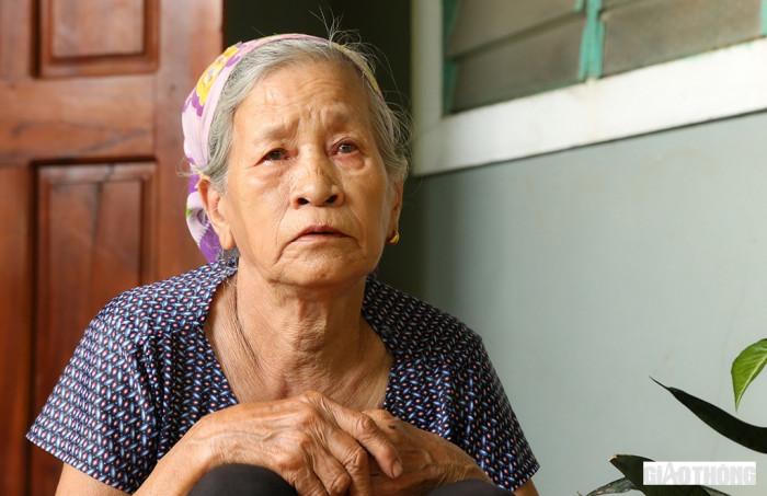 4 mẹ con đạp xe từ Đồng Nai về Nghệ An: Mẹ già ứa nước mắt vừa thương vừa trách con cháu 