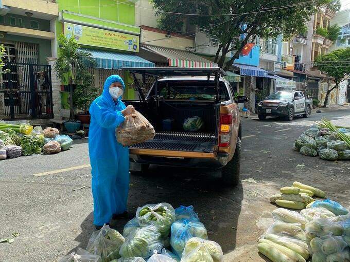 Những giám đốc đi bốc vác