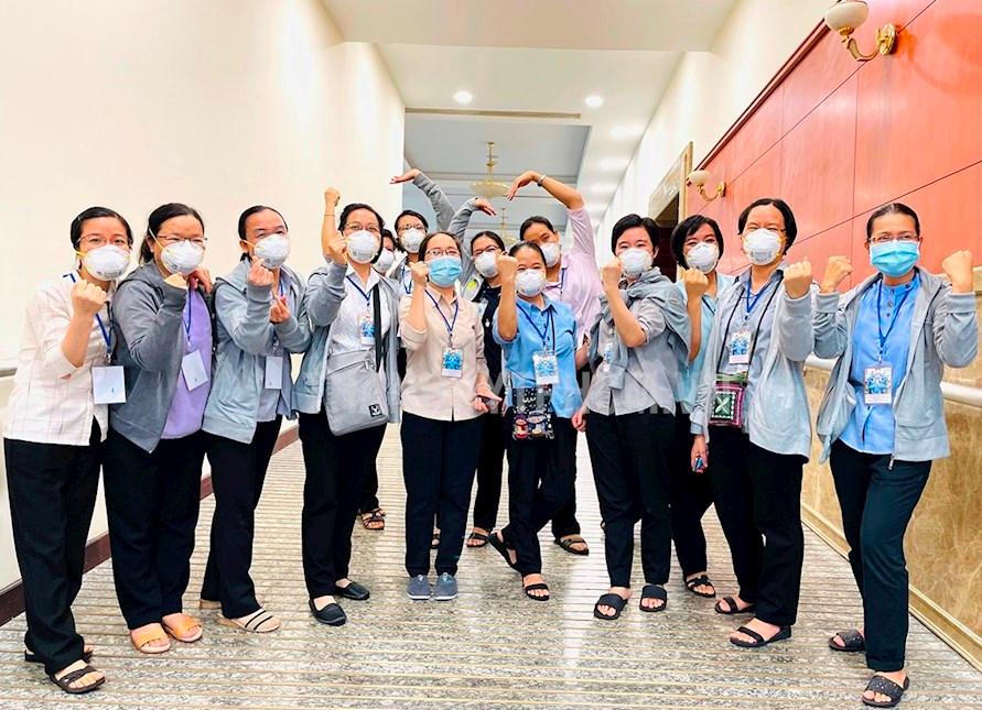 Cởi áo tu hành, khoác áo blue xông pha lên tuyến đầu chống dịch