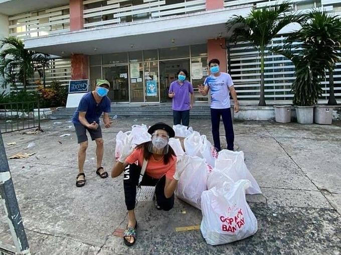 H'Hen Niê làm shipper