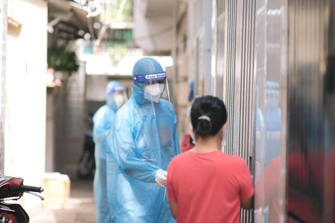 H'Hen Niê làm shipper