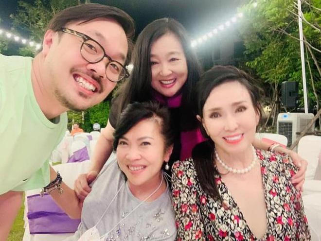 Nhan sắc đáng kinh ngạc của cựu hoa hậu Hoàn vũ đã là U80