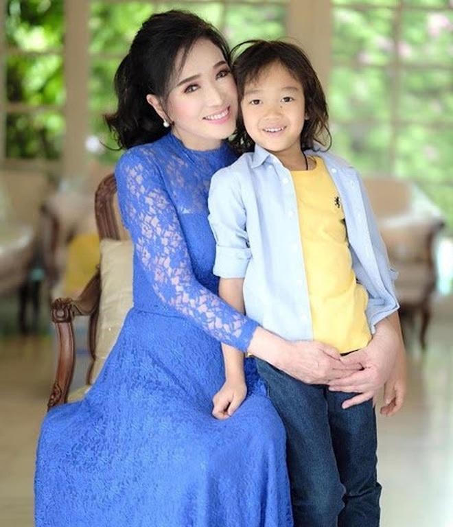 Nhan sắc đáng kinh ngạc của cựu hoa hậu Hoàn vũ đã là U80