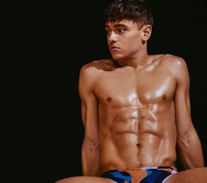 Dáng vóc đáng mơ ước của 'mỹ nam' Olympic mê... đan len