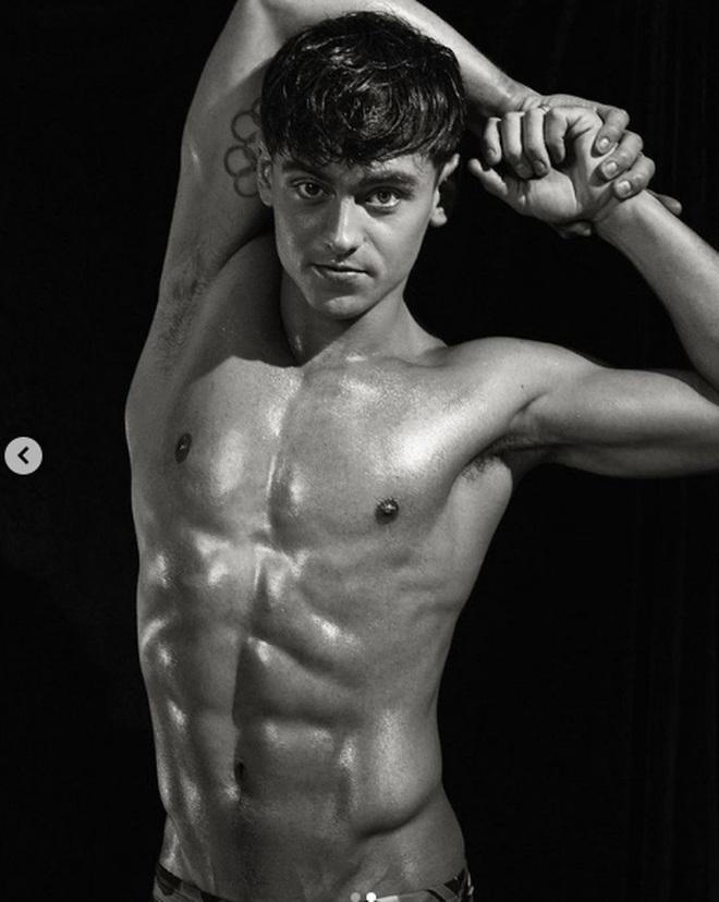 Dáng vóc đáng mơ ước của 'mỹ nam' Olympic mê... đan len