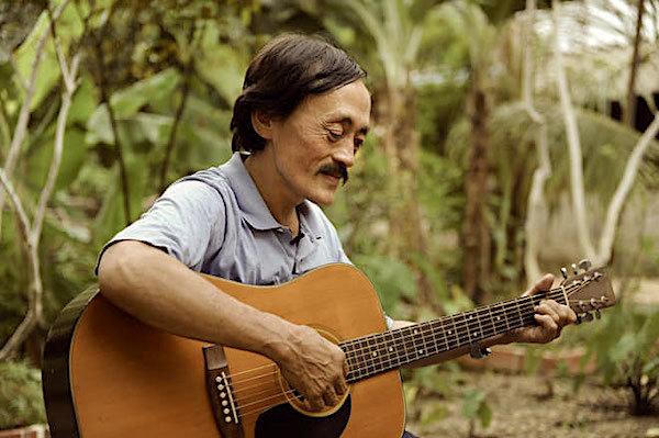 Con trai nghệ sĩ Giang còi: 'Ba tôi muốn được chôn cùng cây đàn guitar'