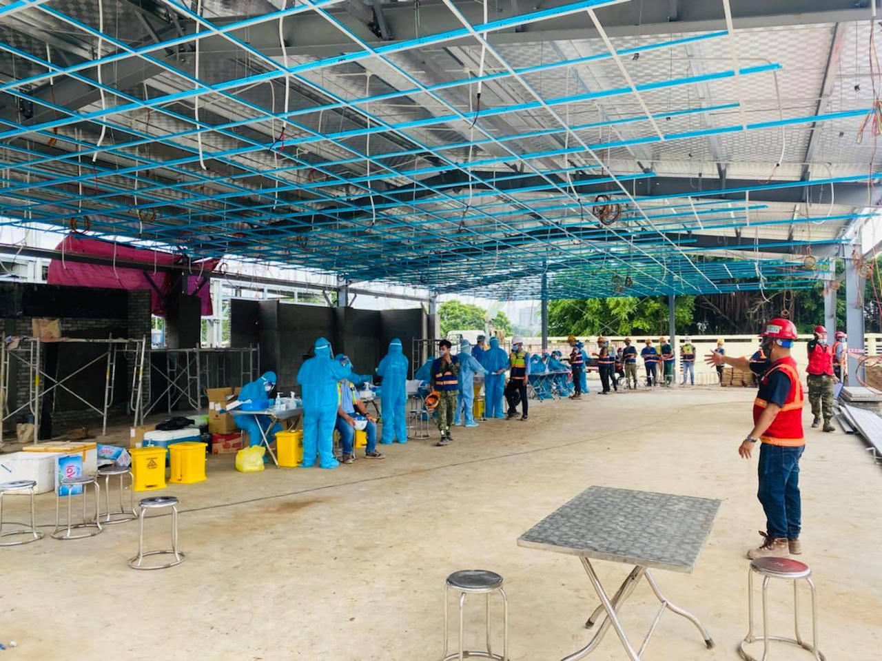 Mục sở thị bên trong Bệnh viện dã chiến có 850 công nhân thần tốc ngày đêm xây dựng 